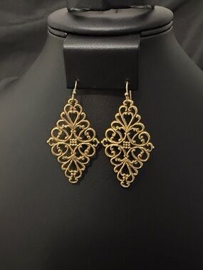 Elegant Gold Filigree Earrings